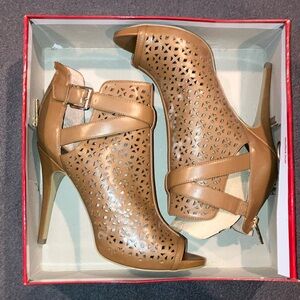Elegant Tan Women's Heels
